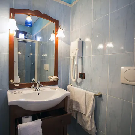 Pensjonat Casale Giulia Marina Di 3*