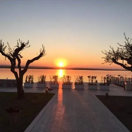 בית הארחה Casale Giulia Marina Di 3*