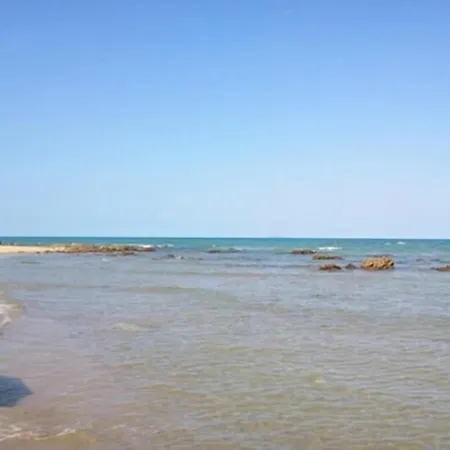 בית הארחה Casale Giulia Marina Di 3*